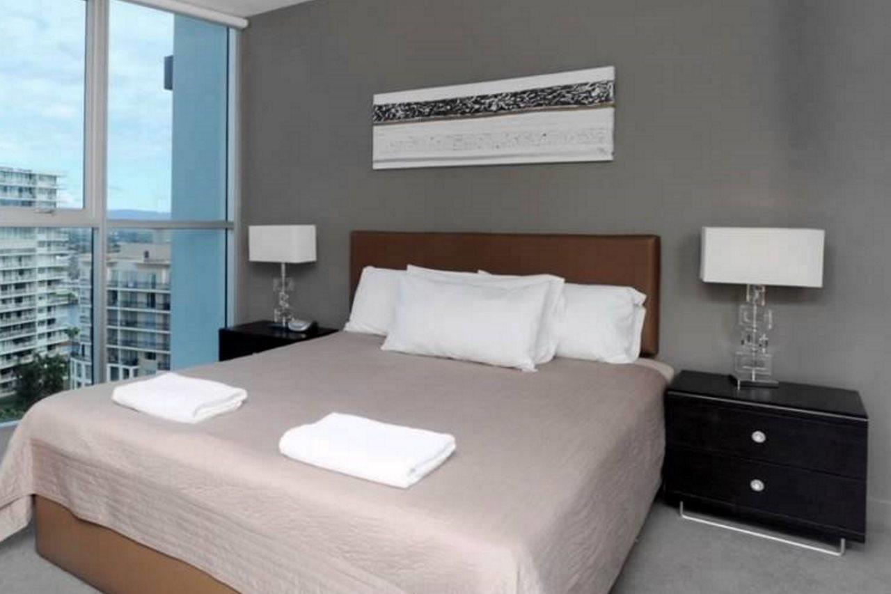Artique - Official 4* Surfers Paradise
