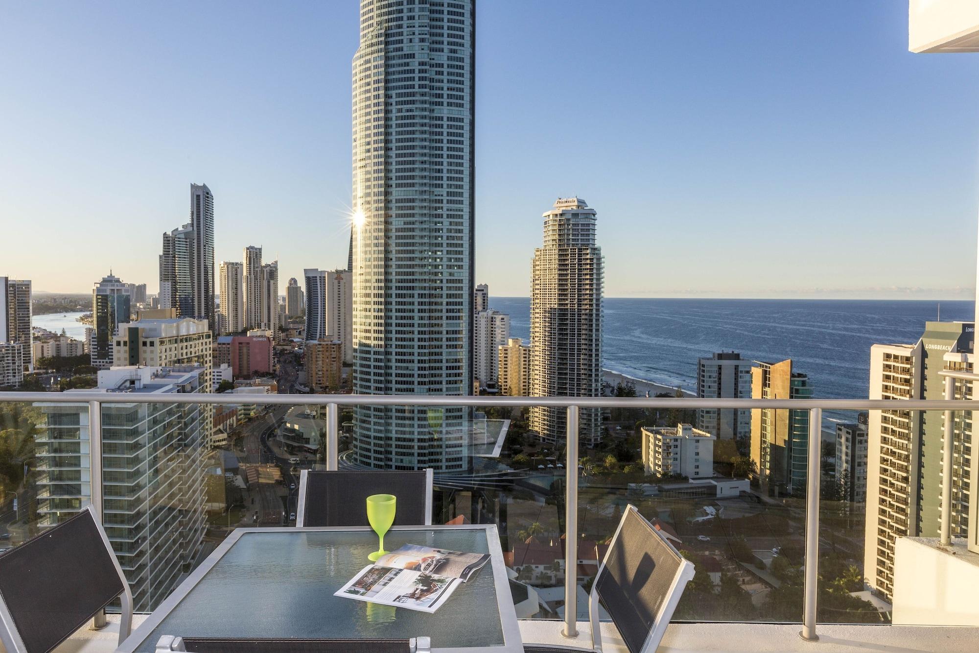 Artique - Official 4* Surfers Paradise