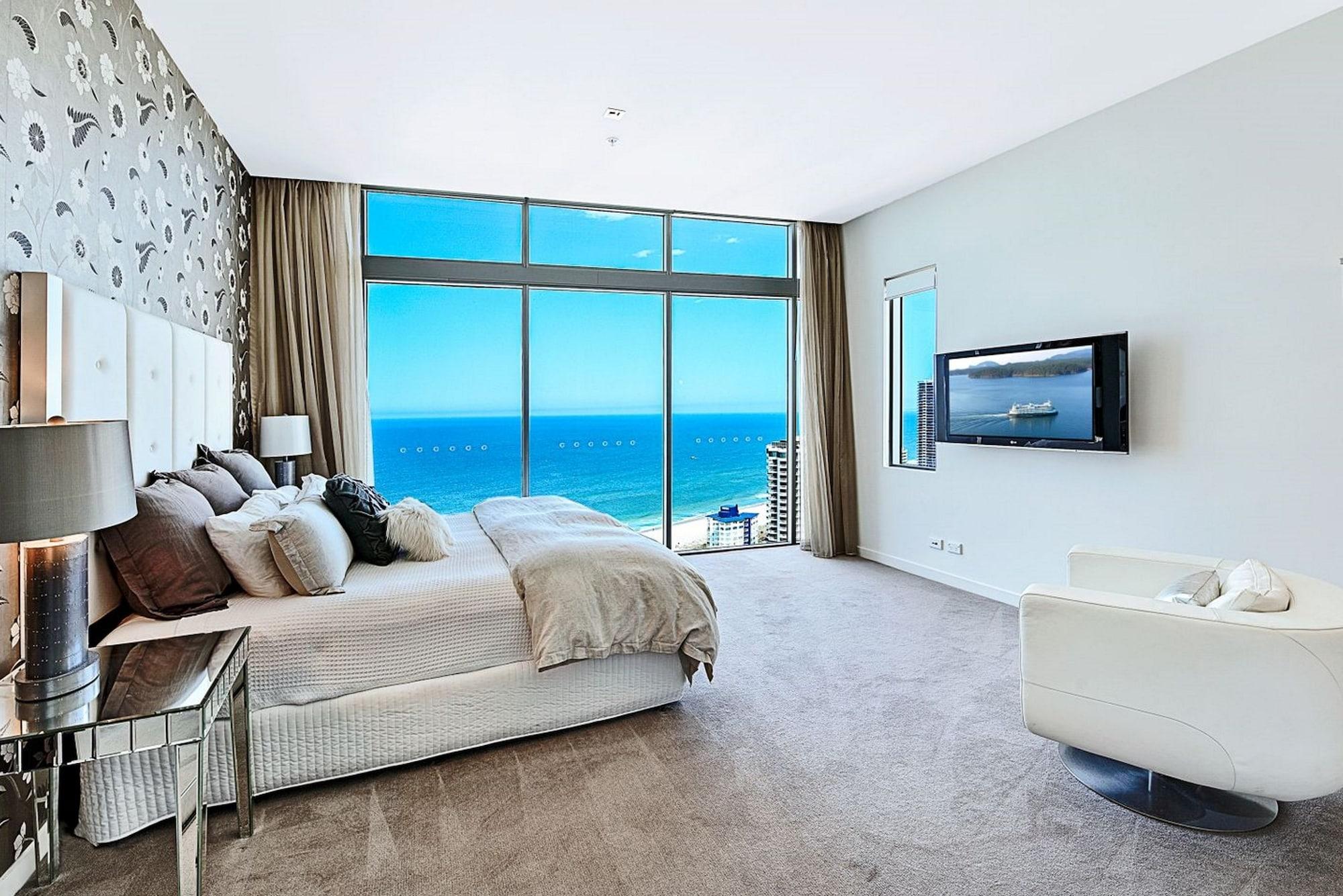 Artique - Official 4* Surfers Paradise