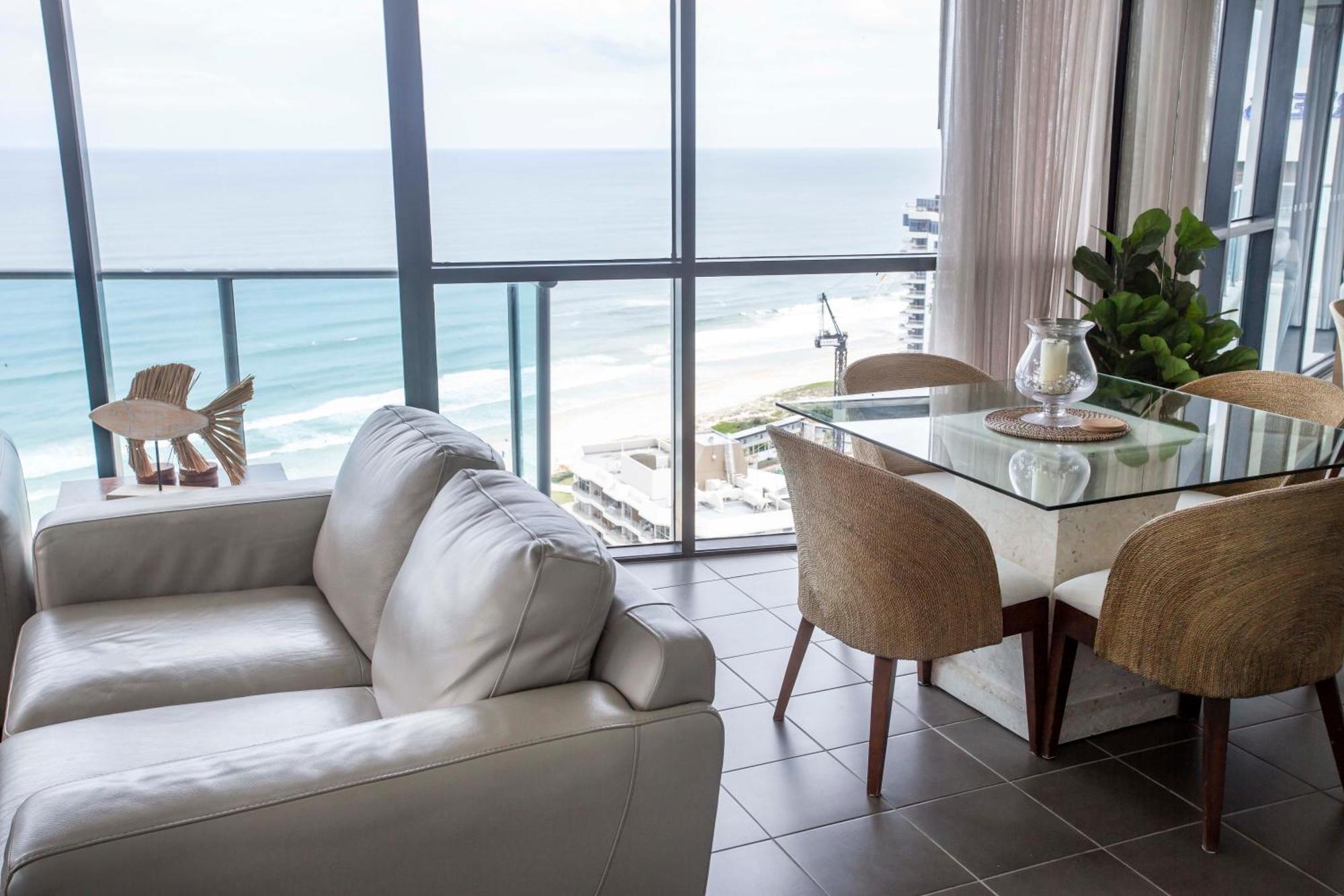 Artique - Official 4* Surfers Paradise